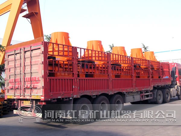 紅星沖擊式破碎機發貨現場 紅星沖擊式破碎機發貨現場