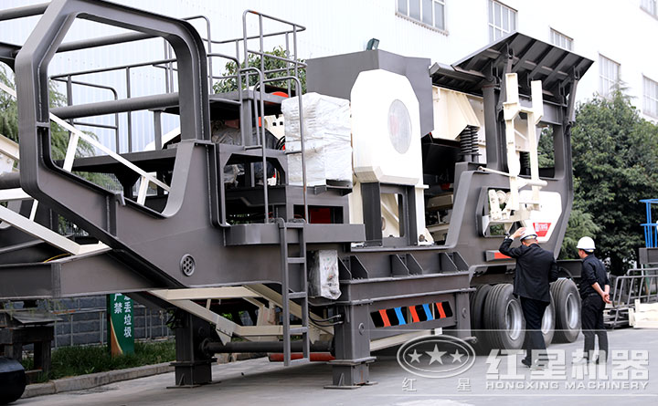 小型車載式碎石機(jī) 小型車載式碎石機(jī)