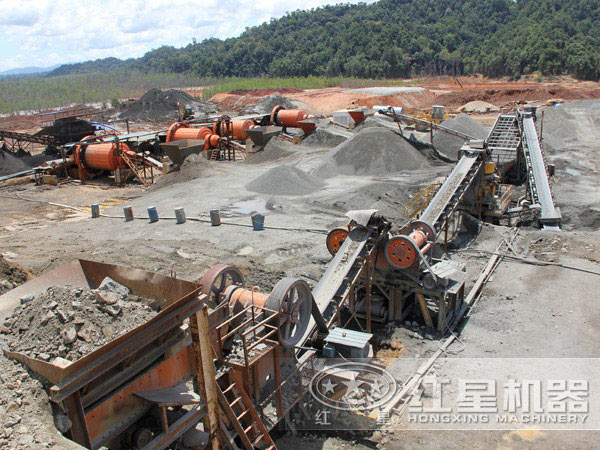 水泥球磨機(jī)作業(yè)現(xiàn)場(chǎng) 水泥球磨機(jī)作業(yè)現(xiàn)場(chǎng)