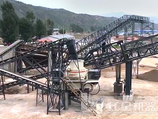 白云石制砂機(jī)生產(chǎn)現(xiàn)場 白云石制砂機(jī)生產(chǎn)現(xiàn)場