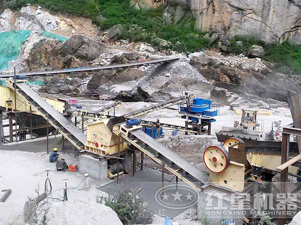 制砂機(jī)作業(yè)現(xiàn)場 制砂機(jī)作業(yè)現(xiàn)場