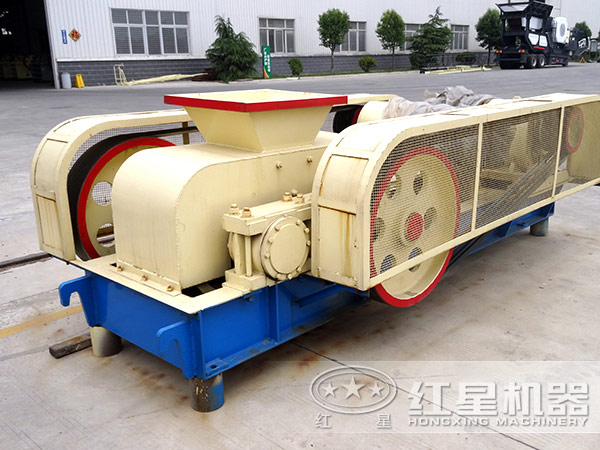 時產(chǎn)10噸雙輥破碎機(jī) 時產(chǎn)10噸雙輥破碎機(jī)