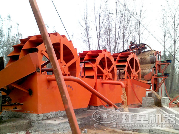 正在作業(yè)的機制水洗砂設(shè)備 正在作業(yè)的機制水洗砂設(shè)備