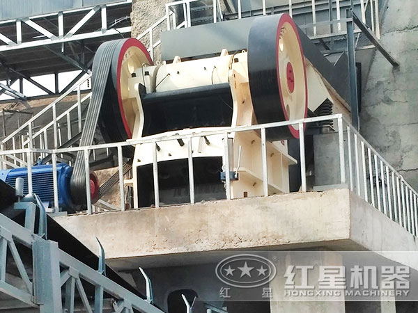 小型砂石粉碎機(jī)客戶現(xiàn)場(chǎng) 小型砂石粉碎機(jī)客戶現(xiàn)場(chǎng)