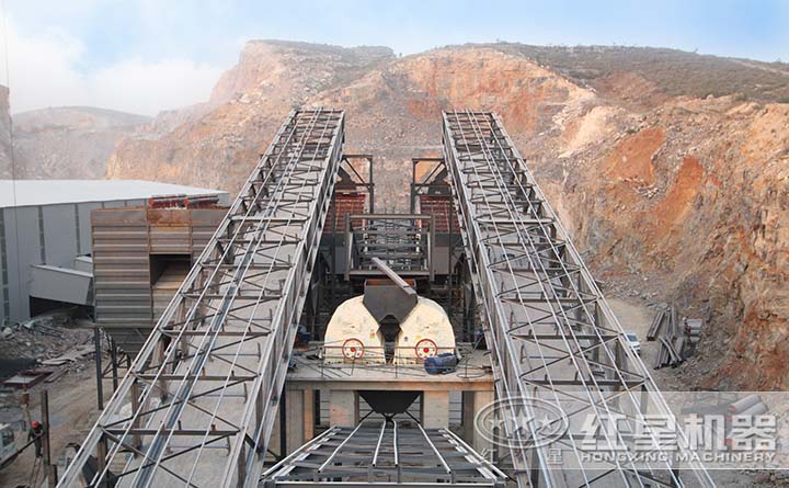 大型錘式破碎機現場 大型錘式破碎機現場