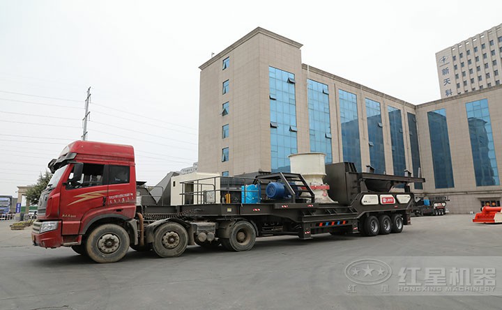 半移動式破碎站發貨現場 半移動式破碎站發貨現場