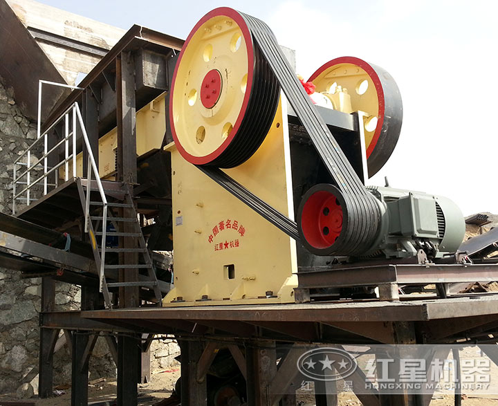 顎式破碎機(jī)客戶現(xiàn)場(chǎng)