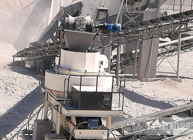 鵝卵石制砂現(xiàn)場 鵝卵石制砂現(xiàn)場