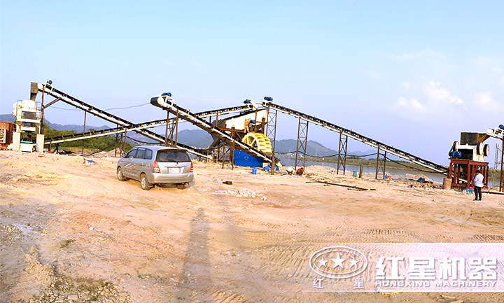 小型碎沙機(jī)制砂現(xiàn)場(chǎng)