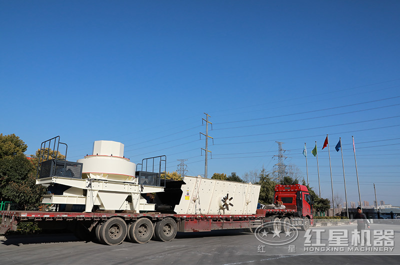 成套石灰石制砂生產(chǎn)線設(shè)備裝車發(fā)貨現(xiàn)場(chǎng) 成套石灰石制砂生產(chǎn)線設(shè)備裝車發(fā)貨現(xiàn)場(chǎng)